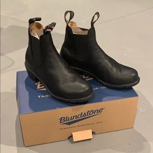 Women’s Heeled Black Blundstone Boots, 8.5